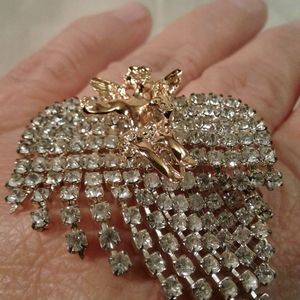 Brooch heart with cherub